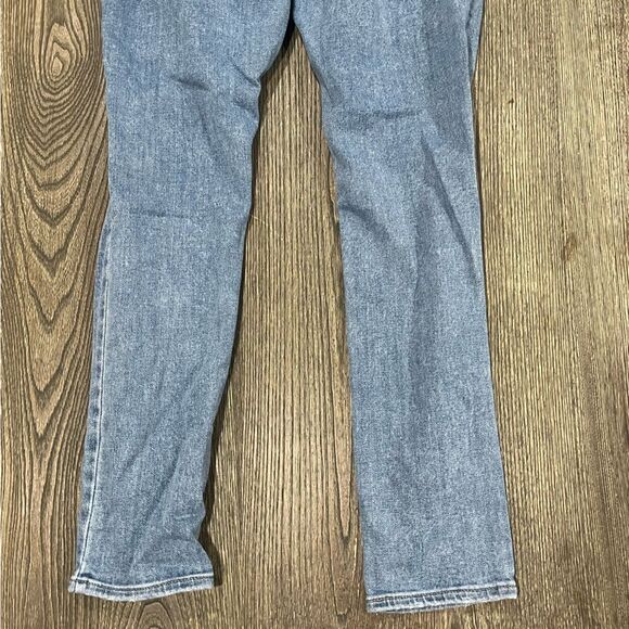 Levi's Womens 711 Skinny Jeans Mid Rise Distressed Denim Light Wash Blue Size 30 - Picture 11 of 12